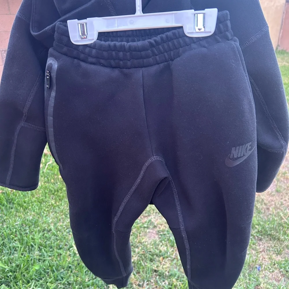 Nike tech Kids Black Hooded Full-Zip and pant Set - Picture 8 of 10